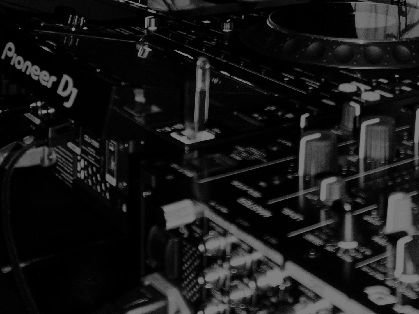 MODERN DJ PERFORMANCE